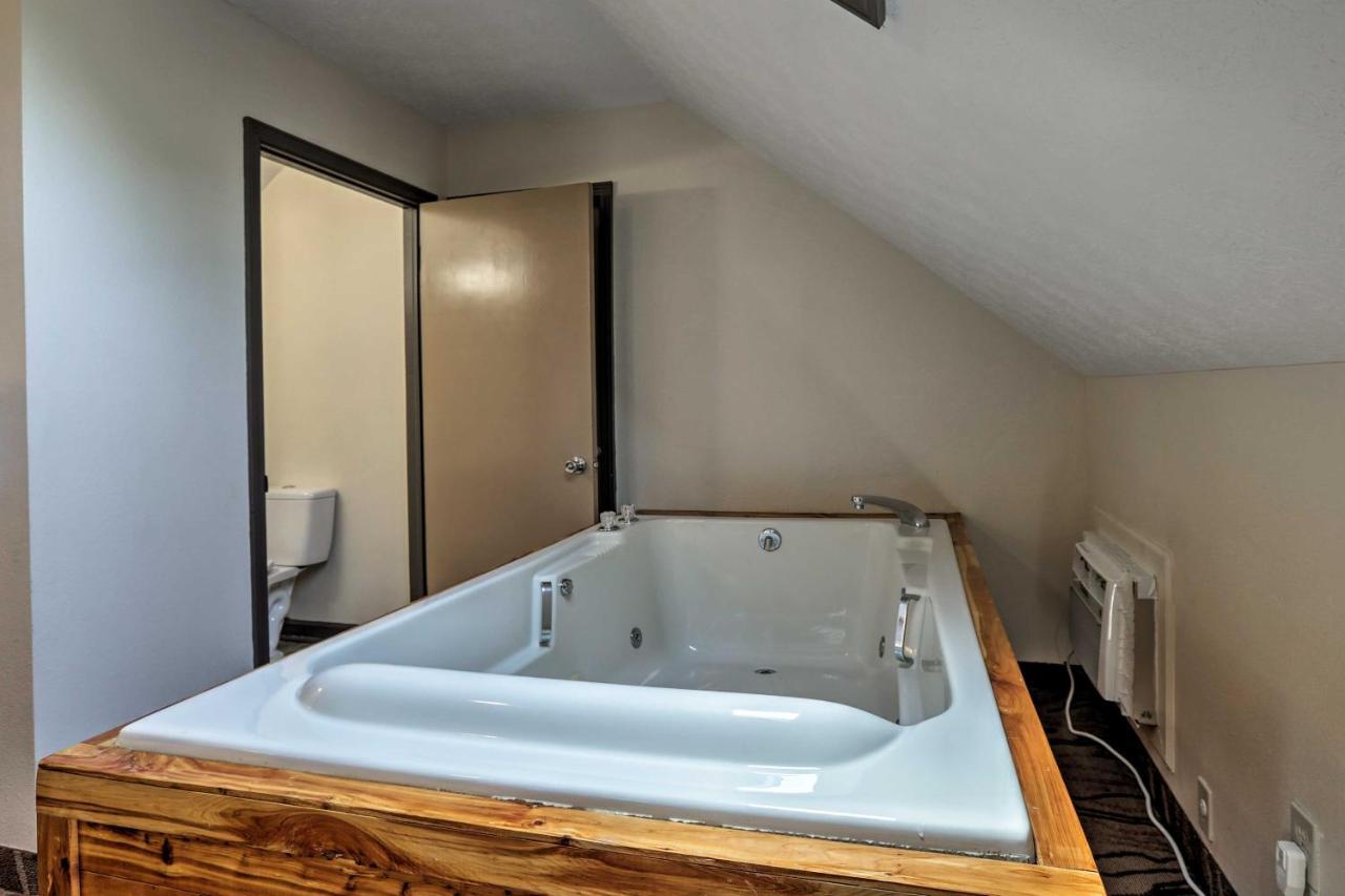 Burkesville Apt With Deck, Views And Pool Access! Экстерьер фото